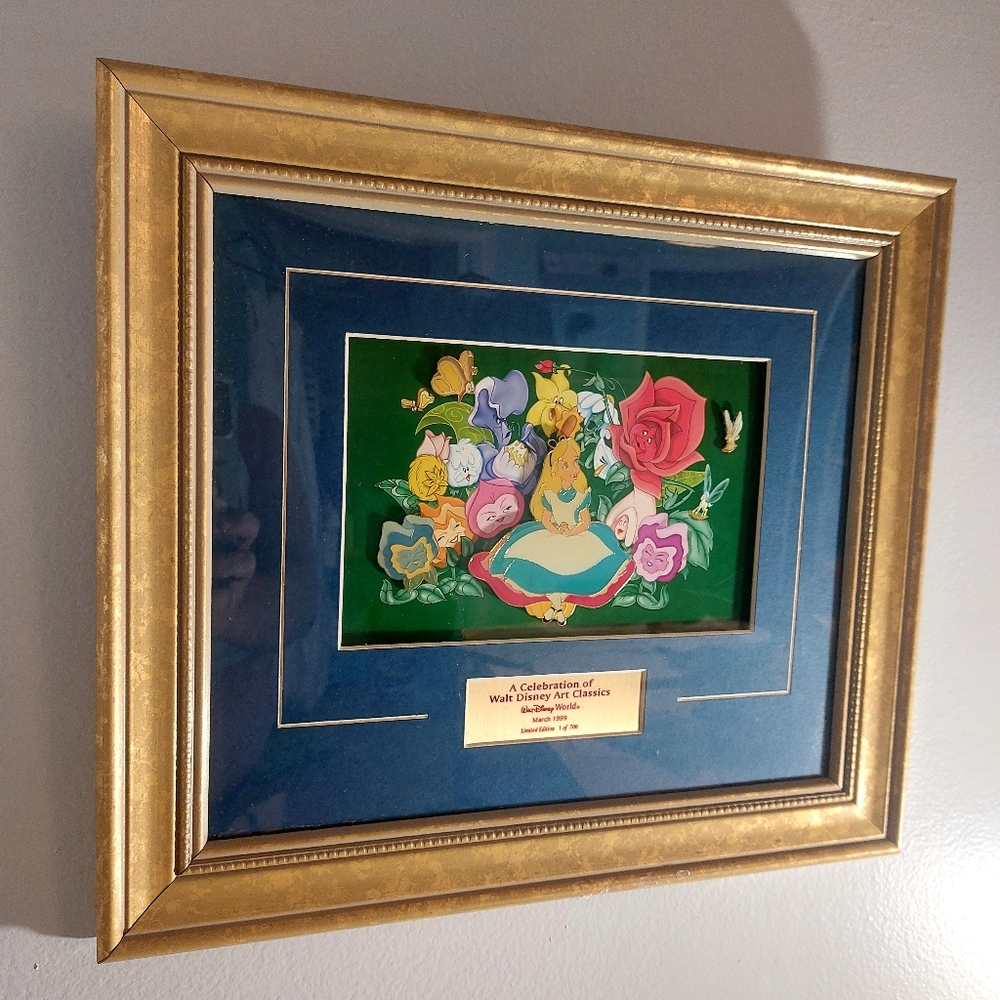 Disney Alice In Wonderland Flowers collectable framed pin set limited ed…